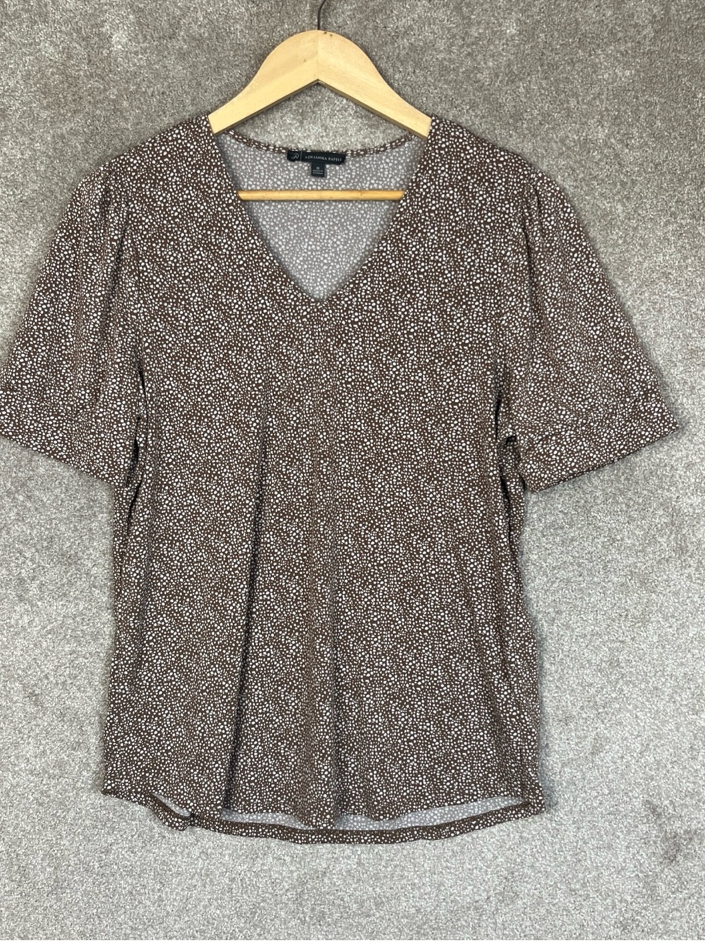 Adrianna Papell Shirt Womens Medium Brown White V Neck Stretch Pullover- 5362